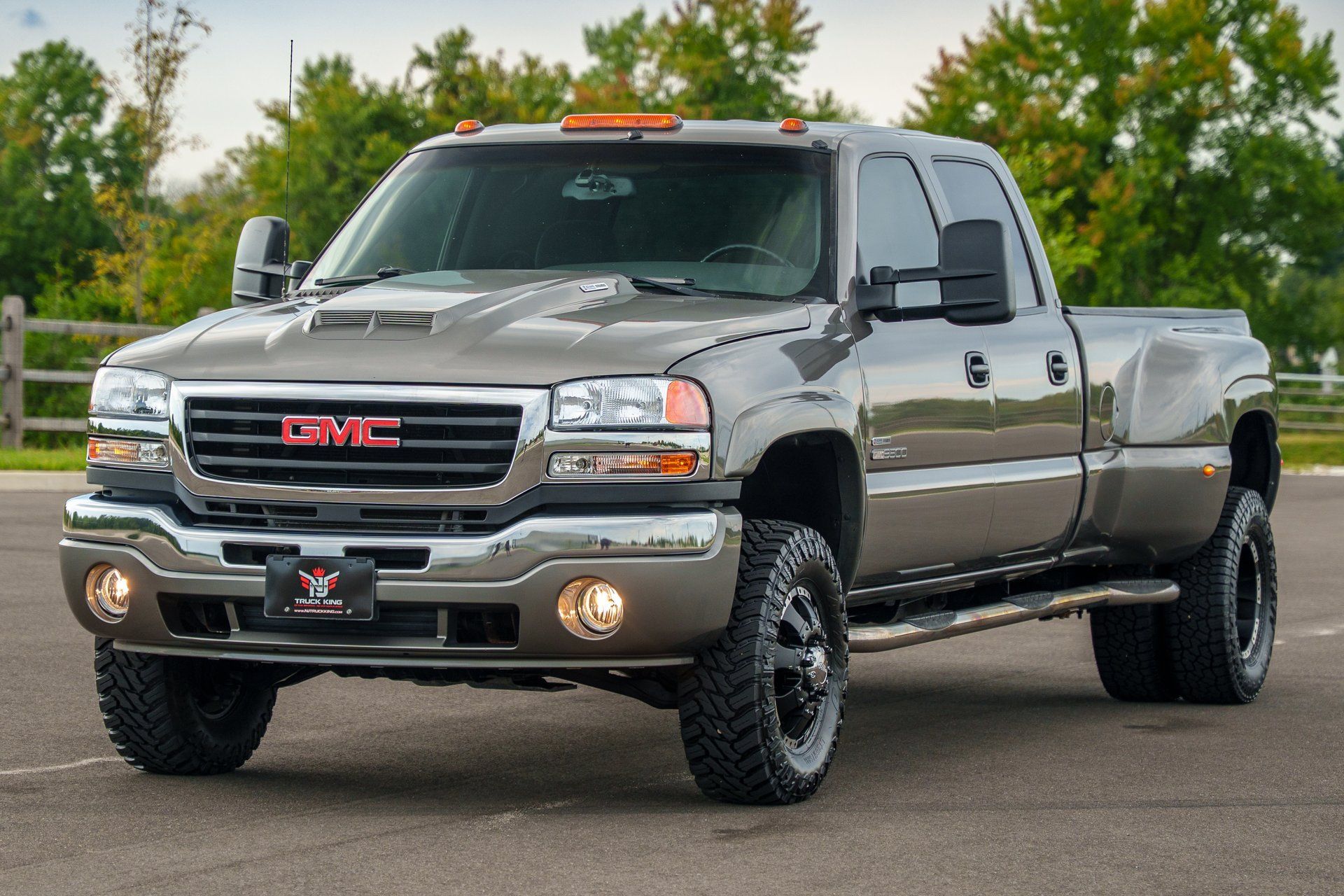 Used 2006 GMC Sierra 3500 SLE w/ Heavy-Duty Power Package AWD/4WD image 6