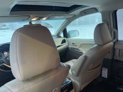 Used 2016 Toyota Sienna XLE image 16