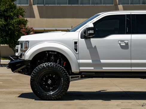 Used 2022 Ford F250 Lariat w/ Lariat Ultimate Package AWD/4WD image 9