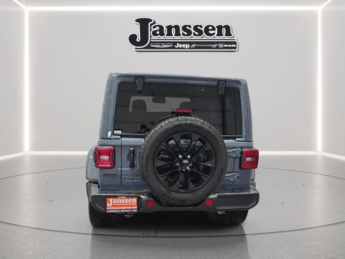Used 2025 Jeep Wrangler Unlimited Sahara AWD/4WD image 4
