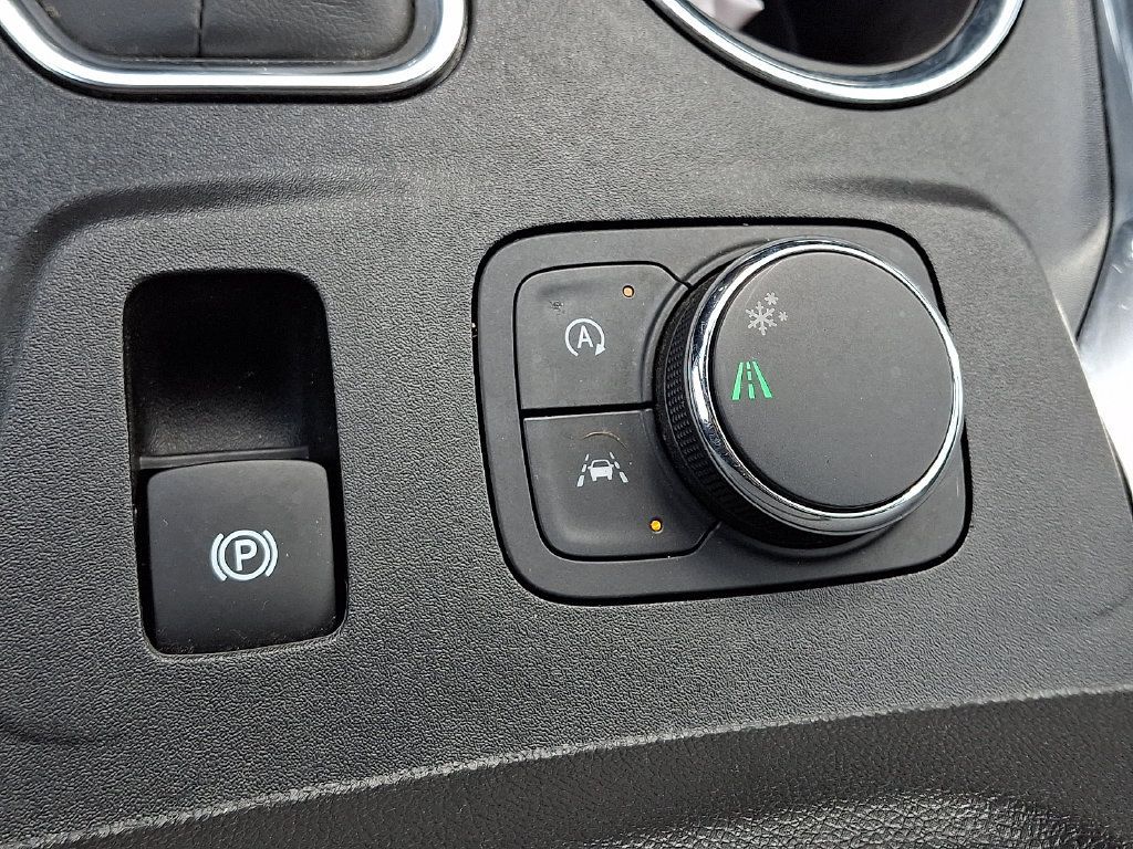 Certified 2023 Chevrolet Traverse LT FWD image 27