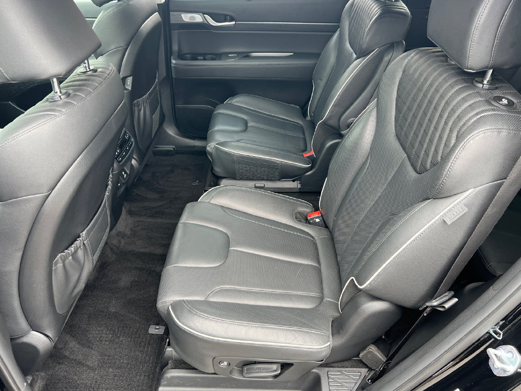 Used 2023 Hyundai Palisade Limited w/ Winter Package FWD image 24