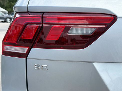 Used 2023 Volkswagen Tiguan SE w/ Panoramic Sunroof Package FWD image 10