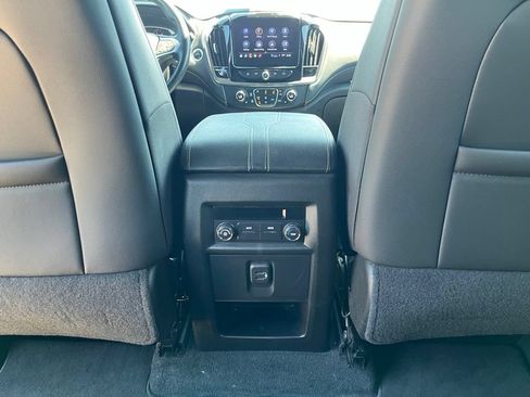 Used 2023 Chevrolet Traverse LT FWD image 29