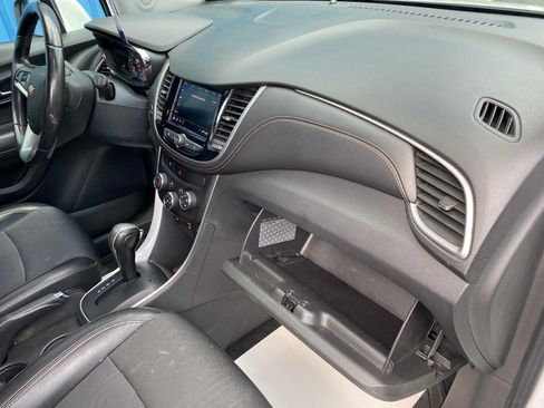 Used 2020 Chevrolet Trax LT w/ LT Convenience Package FWD image 28