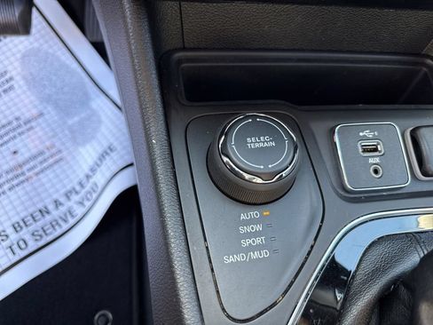 Used 2020 Jeep Cherokee Limited AWD/4WD image 33