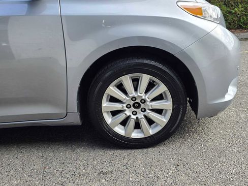 Used 2014 Toyota Sienna Limited image 9