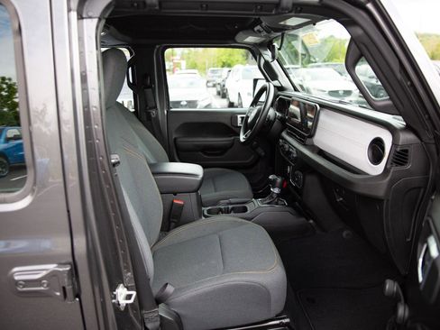 Used 2024 Jeep Gladiator Sport AWD/4WD image 23