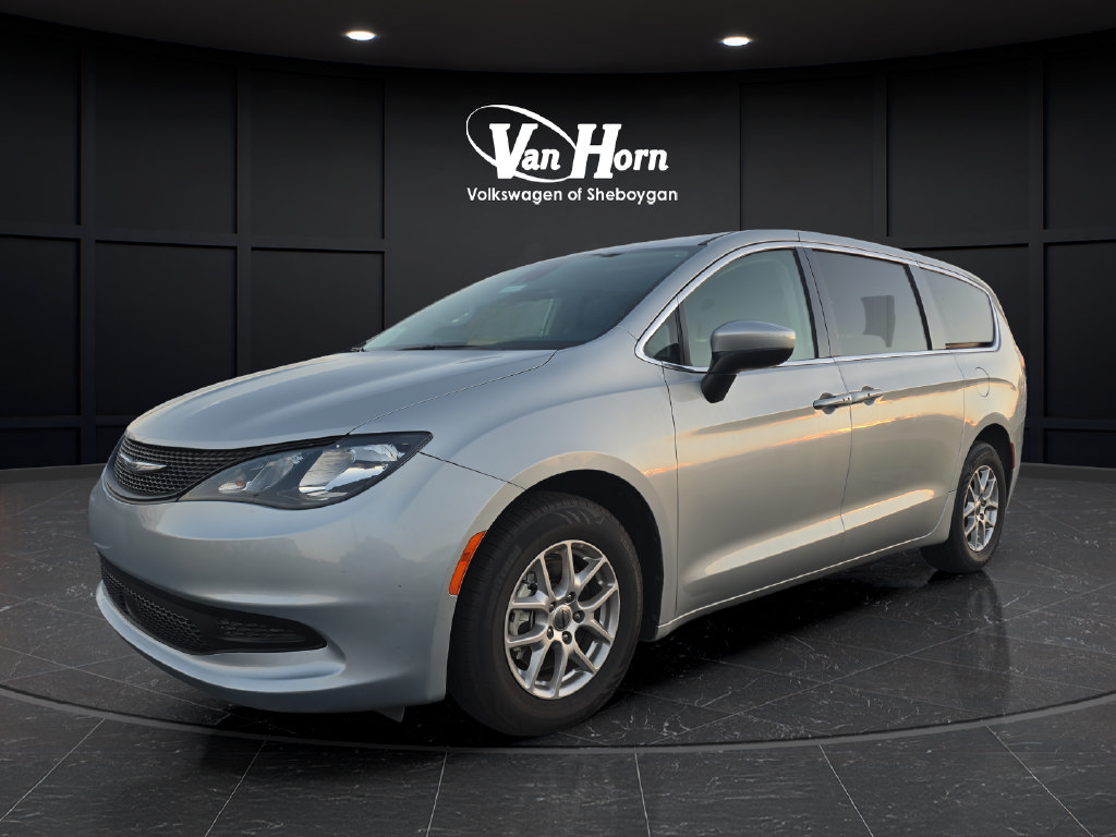 Used 2023 Chrysler Voyager LX FWD image 3