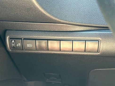 Used 2025 Toyota Corolla LE FWD image 29
