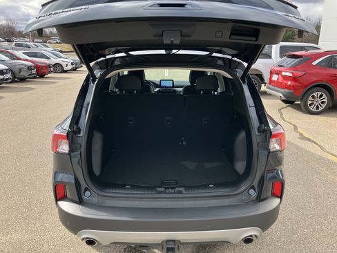 Used 2022 Ford Escape Titanium w/ Class II Trailer Tow Package AWD/4WD image 17