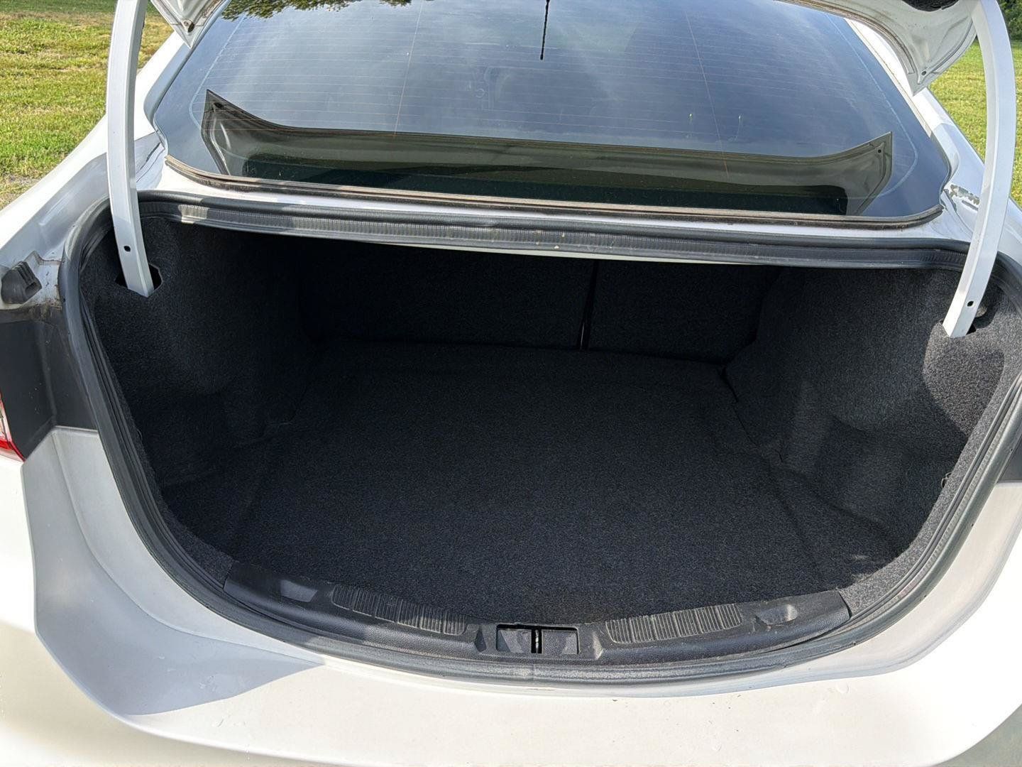 Used 2017 Ford Fusion SE FWD image 4