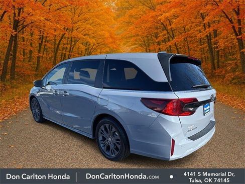 Used 2025 Honda Odyssey Touring image 6