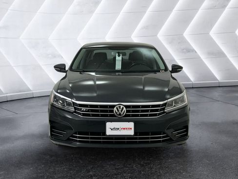 Used 2018 Volkswagen Passat 2.0T R-Line w/ R-Line Lighting Package FWD image 2