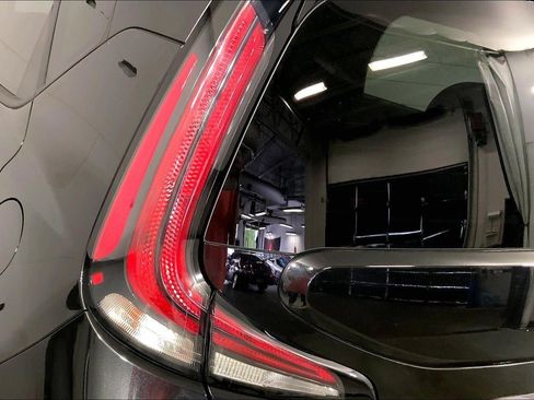 Used 2025 Kia Soul LX w/ LX Technology Package FWD image 27