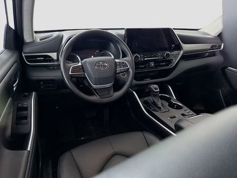 Certified 2025 Toyota Highlander XLE image 22