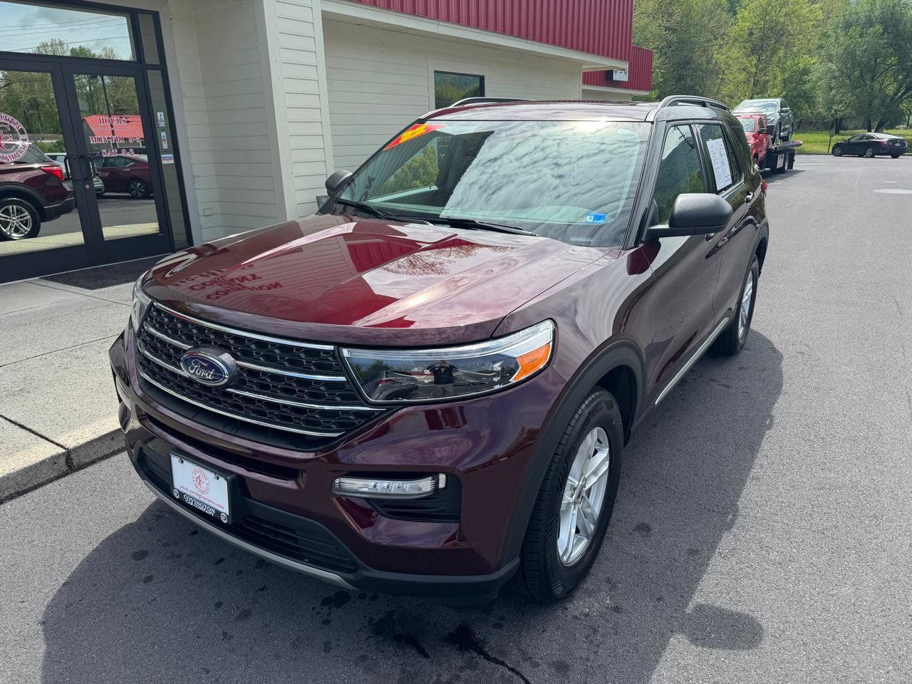 Used 2022 Ford Explorer XLT w/ Equipment Group 202A AWD/4WD image 3