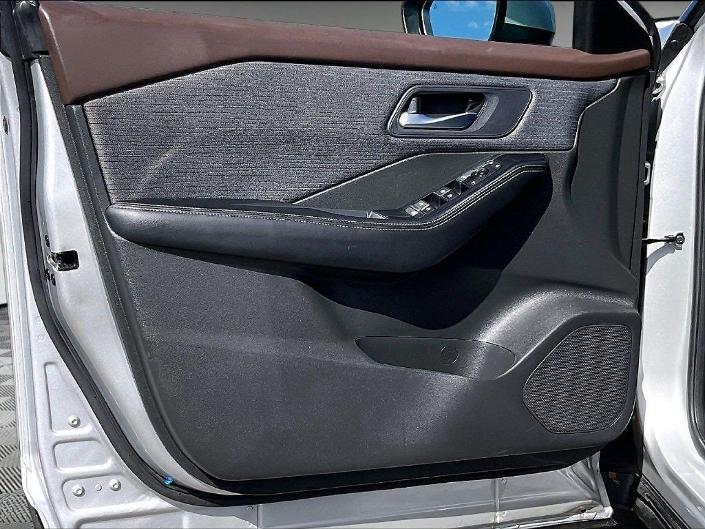 Certified 2023 Nissan Rogue SV AWD/4WD image 9