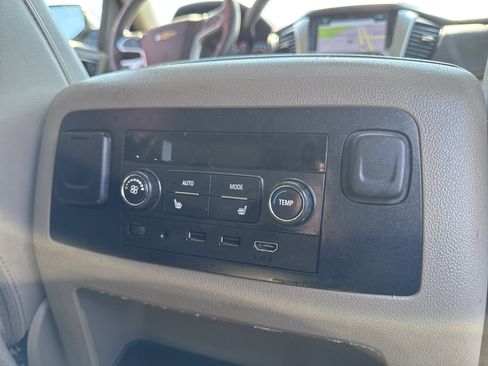 Used 2017 Chevrolet Suburban Premier image 31