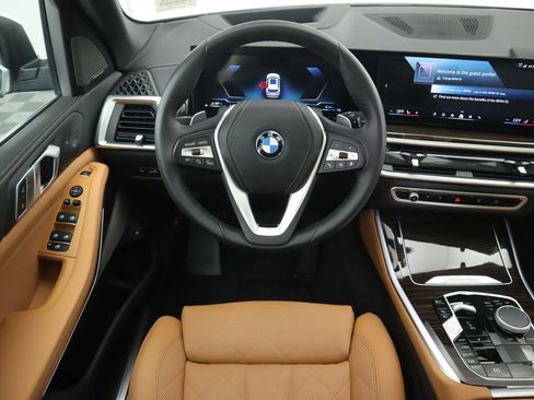 Used 2025 BMW X5 xDrive50e w/ Premium Package image 10
