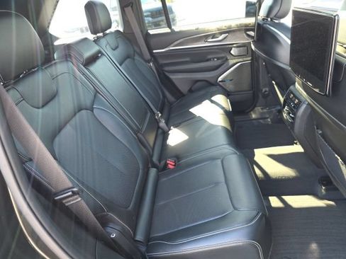 Used 2023 Jeep Grand Cherokee Overland w/ Adv Protech Group III AWD/4WD image 60