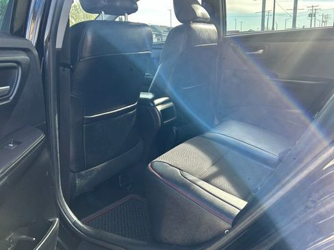 Used 2016 Toyota Camry SE w/ Moonroof Package FWD image 10