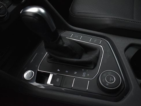 Used 2020 Volkswagen Tiguan SEL image 32