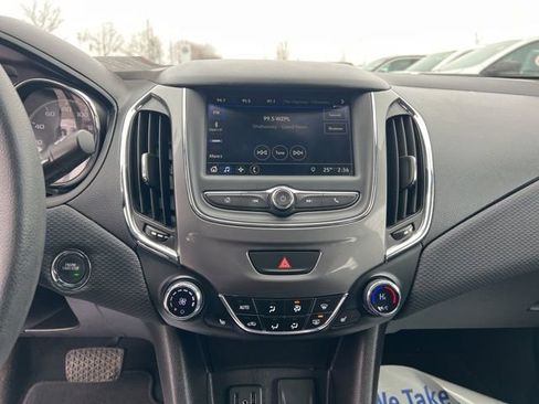 Used 2019 Chevrolet Cruze LT w/ Convenience Package image 15