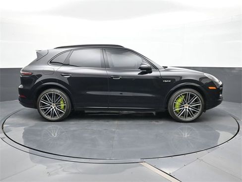 Used 2022 Porsche Cayenne Turbo S image 24
