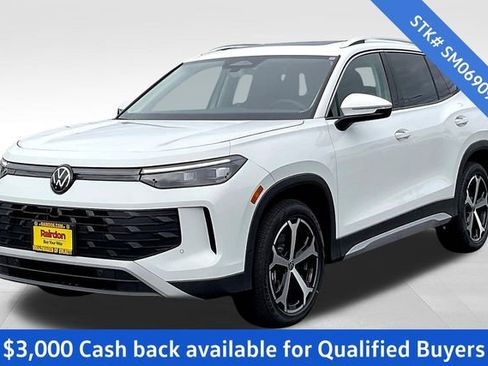 New 2025 Volkswagen Tiguan SE image 2