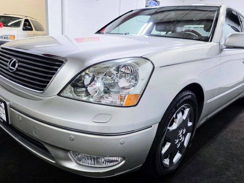 Used 2002 Lexus LS 430 RWD image 4