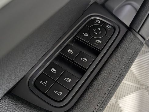 New 2026 Porsche Cayenne image 27