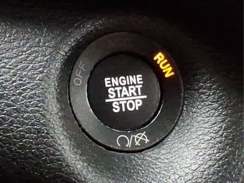 Used 2022 Jeep Cherokee Limited AWD/4WD image 23
