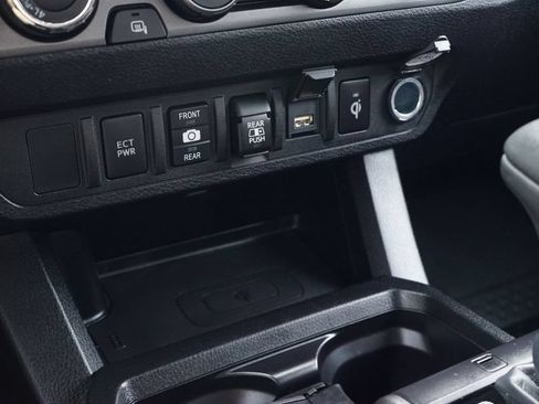Used 2021 Toyota Tacoma TRD Off-Road AWD/4WD image 13