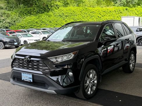 Used 2019 Toyota RAV4 Limited w/ Advanced Technology Package AWD/4WD image 4