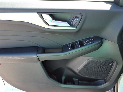 Used 2022 Ford Escape SEL image 16