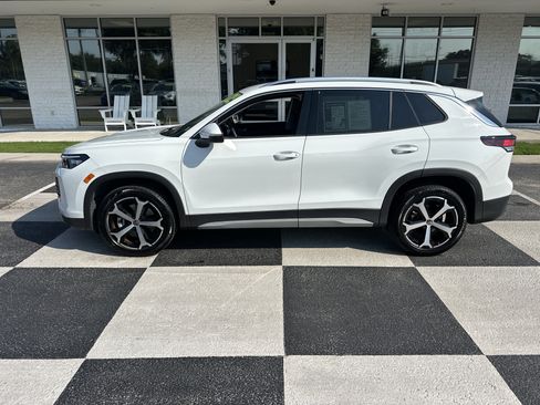 Used 2025 Volkswagen Tiguan SE AWD/4WD image 1