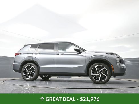 Used 2024 Mitsubishi Outlander SE image 52