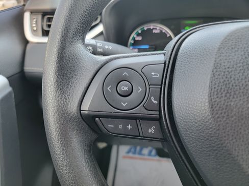 Used 2022 Toyota RAV4 XLE image 18