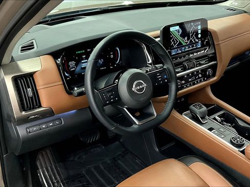 Used 2023 Nissan Pathfinder Platinum AWD/4WD image 16