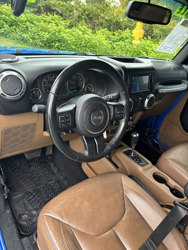 Used 2015 Jeep Wrangler Unlimited Sahara w/ Connectivity Group AWD/4WD image 18