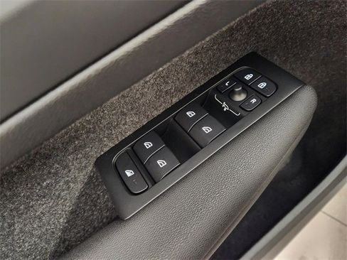 New 2026 Volvo XC40 B5 Plus w/ Protection Package Premier image 22