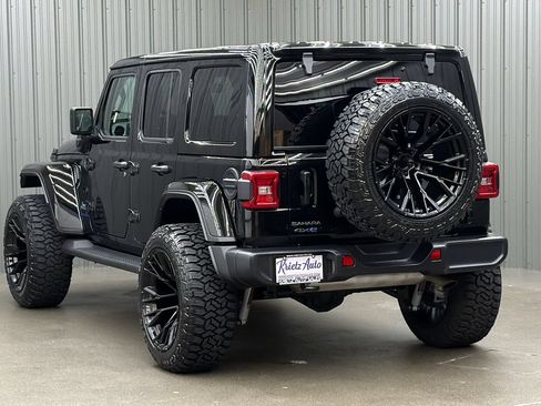Used 2025 Jeep Wrangler Unlimited Sahara AWD/4WD image 3
