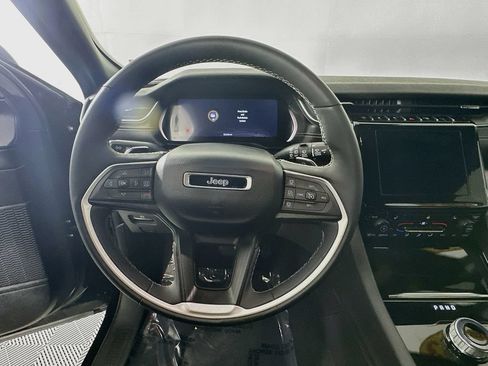 Certified 2023 Jeep Grand Cherokee Altitude AWD/4WD image 19