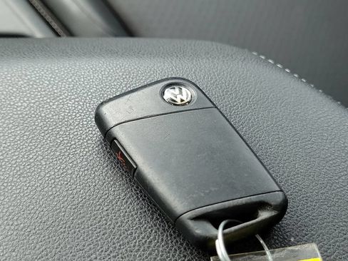 Used 2019 Volkswagen Jetta SE w/ Cold Weather Package FWD image 35