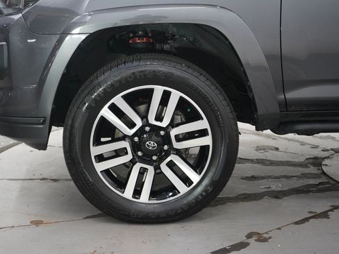 Used 2022 Toyota 4Runner Limited AWD/4WD image 28