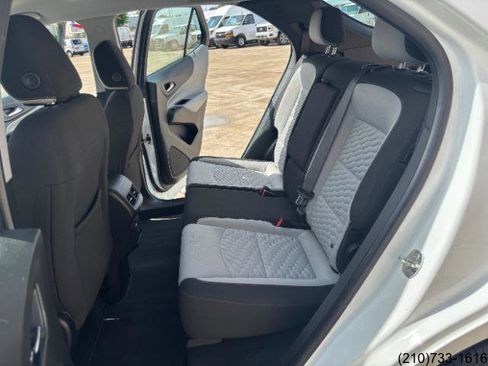 Used 2021 Chevrolet Equinox LS FWD image 23