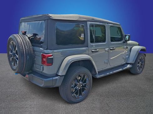Used 2023 Jeep Wrangler Unlimited Sahara AWD/4WD image 4