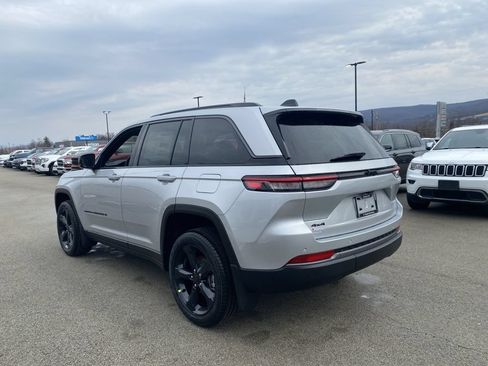New 2026 Jeep Grand Cherokee Limited w/ Limited Altitude Package AWD/4WD image 4