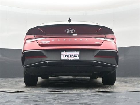 Used 2025 Hyundai Elantra SEL image 41
